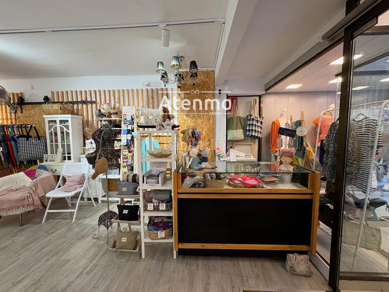 Foto dcbf5d19-90c4-4240-a5b1-4c76ff27203d. Traspaso local comercial baixada de la plana Horta negocio de moda en traspaso en Barcelona