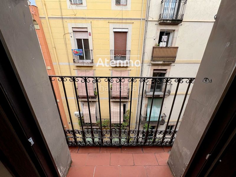 Foto 5fe61813-78c4-4bb8-9273-f530194e0d7a. Pis a Raval Barcelona