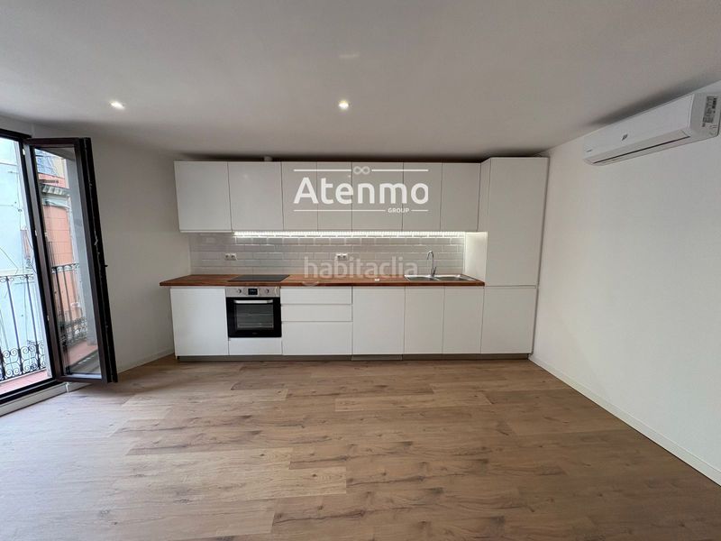 Foto db0f2b83-ff56-4286-be60-dc74ad73c383. Pis a Raval Barcelona