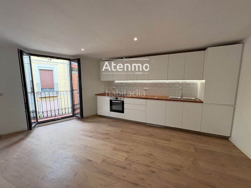 Foto e0101d4d-bfaf-4789-8616-445c3513ed7e. Pis a Raval Barcelona