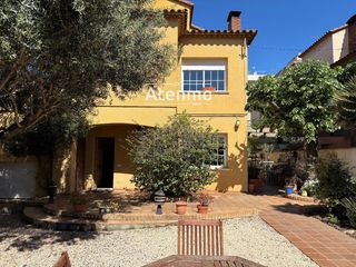 Haus  Granollers. Granollers  horta casa a cuatro vientos totalmente independiente