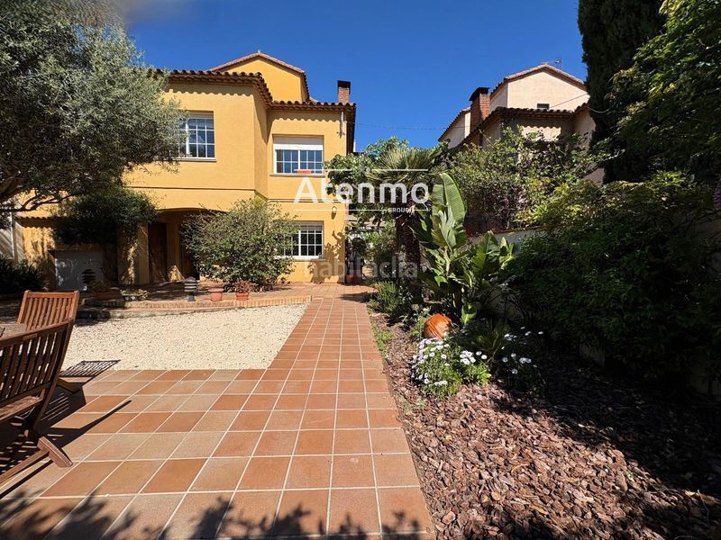 Foto b3a9423f-f0c6-4353-859e-f0e52e22ab5c. Casa amb calefacció a Horta Barcelona