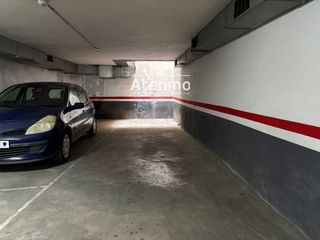 Aparcament cotxe  Grifols. Grifols  horta plaza de parking doble de 26 metros cuadrados.