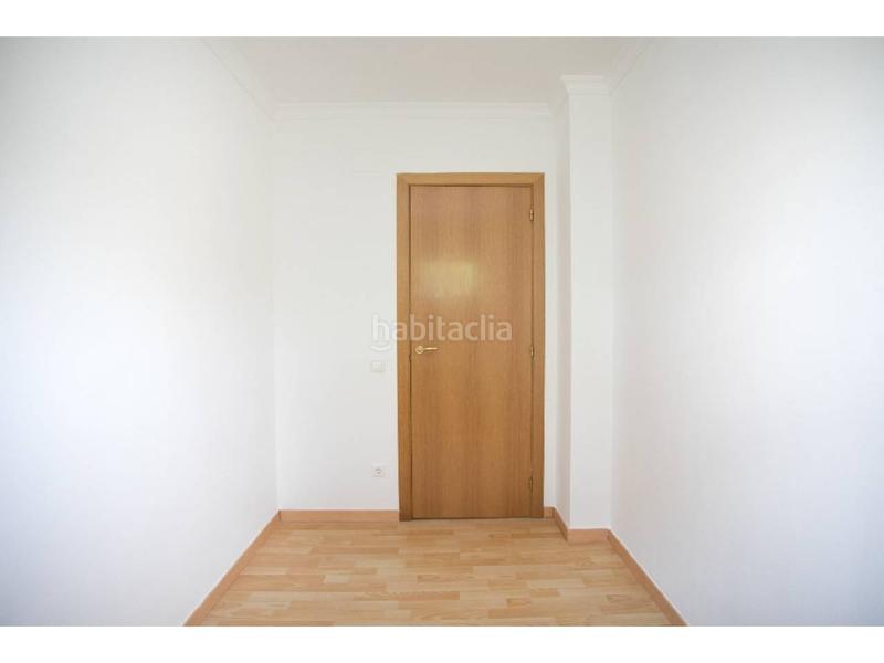 Foto 27c9e8ab-41c9-4776-b084-735b3348e992. Piso  ocupado en venta en residencial Blanes - vistamar Blanes