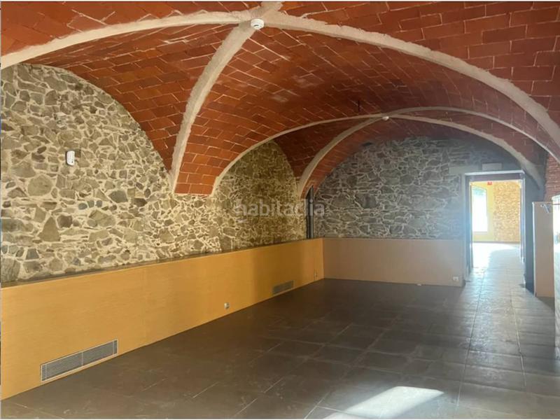 Foto 5f30f9f5-a83b-42ae-b21b-48399441c50d. Edifici a Garriguella