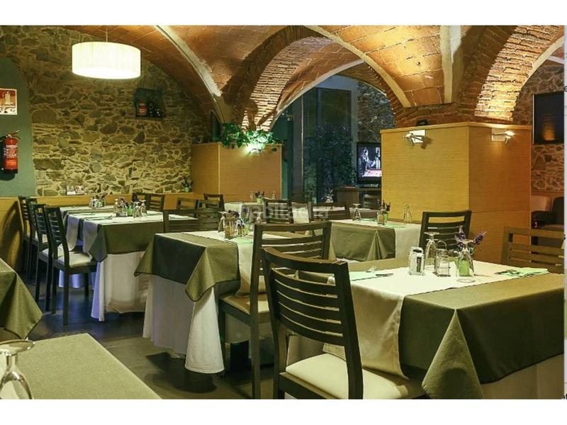 Foto 9810bd5c-9312-48f5-ad8d-2e8a00d41fa0. Edifici a Garriguella