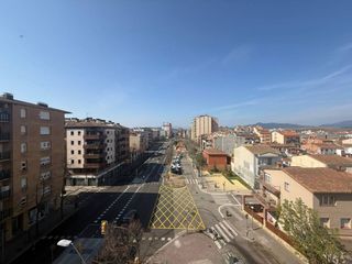 Pis  Calle moss�n sebasti� puig. Piso amplio en salt