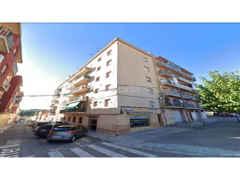 Foto a66b2334-fc27-40b7-a5e3-1e302c9b8143. Piso  ocupado en venta en urb culubret calle aninyonet en Figueres