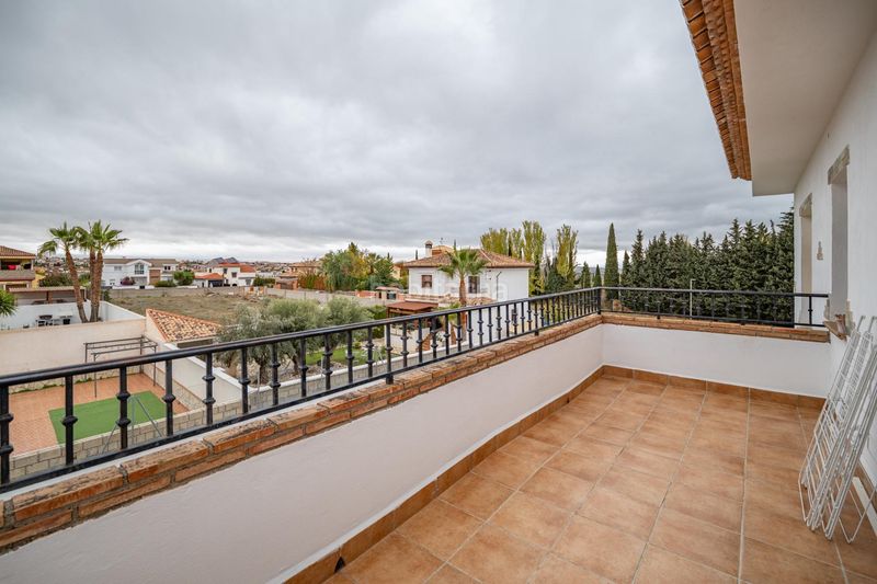 Foto a28f5655-3170-45f8-a274-ab07ba5456c1. Chalet con parcheggio piscina in Villa de Otura