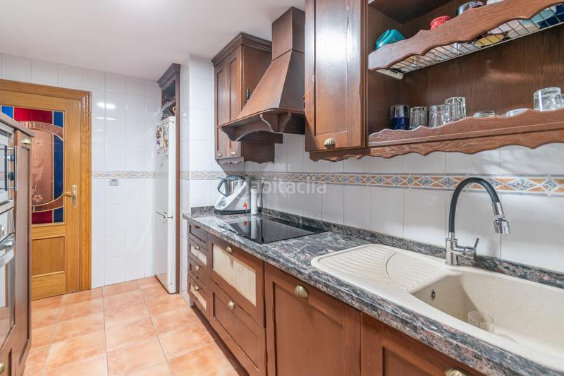 Foto 8729c3b2-e6a4-45a4-a13d-cda5eb6d0af8. Àtic amb calefacció aparcament a Avda. De los Ogíjares Armilla