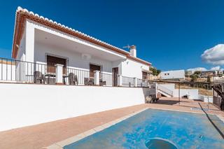 Xalet  Calle los pinos. Chalet de obra nueva en altos de la zubia