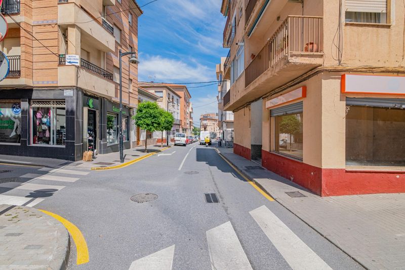 Foto c983cf40-f43b-4bd2-9666-8ec1a3f38893. Local comercial en Dúrcal