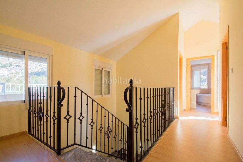 Foto 86f8ae4c-13a0-410f-920a-4e0c78ed5581. Xalet amb aparcament piscina a Güéjar Sierra