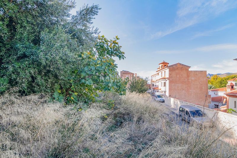 Foto c8df78d6-5fda-41ad-a82f-73456ae8eca9. Terreny residencial a calle calle parradas a Vélez de Benaudalla