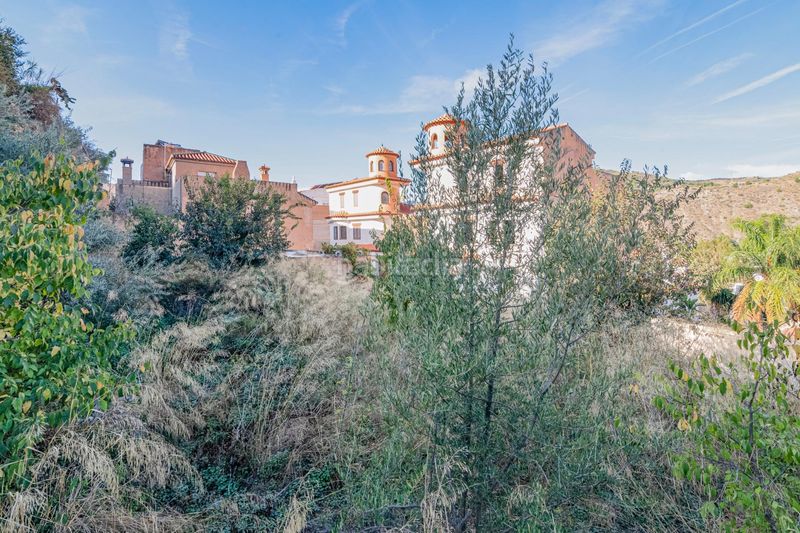 Foto ec61d096-9819-459c-9857-4d3ca3a4e063. Terreny residencial a calle calle parradas a Vélez de Benaudalla