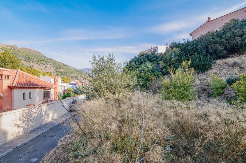 Foto fd5adbd4-4d6d-4bb5-8699-dafc56a28ee2. Terreny residencial a calle calle parradas a Vélez de Benaudalla