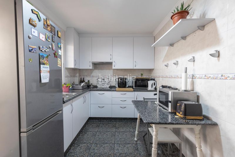 Foto 10422722-40ae-4021-bd64-d29a5ccf40f7. Casa aparellada amb aparcament a Atarfe