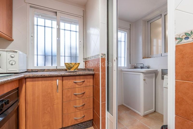Foto 6e13a801-212b-4fbe-b64b-c45b9736a519. Piso en calle calle almona vieja 7 piso en el centro , totalmente reformado con dos grandes dormitorios y un baño en Granada