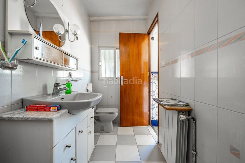 Foto b5d4f625-3b4d-43c2-980a-63a5b86f4972. Casa amb aparcament a Benalúa de las Villas