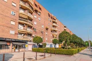Pis  Calle arzobispo pedro de castro. Gran piso luminoso en sexta planta, con balcon y muy buena ubica