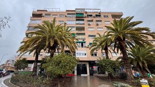 Appartement  Calle de santa bárbara. Gran piso reformado en constitución, frente a paseillos universi