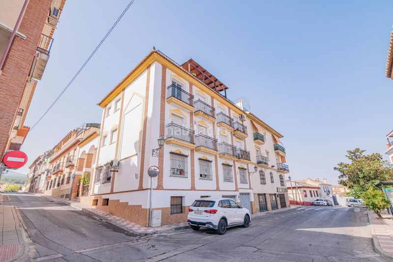 Foto d28feba6-d7e1-45f7-90d9-e6dfa166ba63. Pis amb calefacció aparcament a La Zubia Ciudad Zubia (La)
