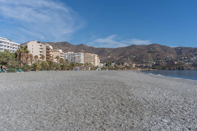 Foto f2fd81bc-3815-4532-a194-3d5271cedf96. Chalet avec parking piscine dans Velilla - Velilla Taramay Almuñécar
