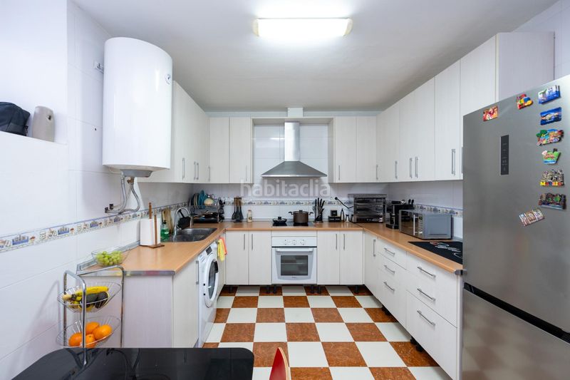 Foto f3c7ea4e-f2db-4d75-877d-34842b9a2604. Casa adossada a Albolote