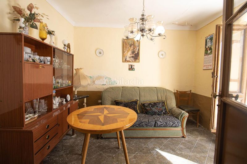 Foto 23f8f4b9-9f24-4770-b88e-6465f681cdda. Casa adossada a Íllora