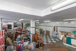Business premise in Calle calle ganivet 48