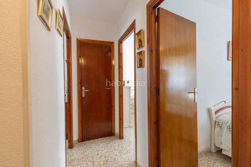 Foto fecdcbd9-cd1f-4ee6-a573-97b5a824ff88. Semi detached house with parking in Santa Adela - Parque Leyva Loro Atarfe
