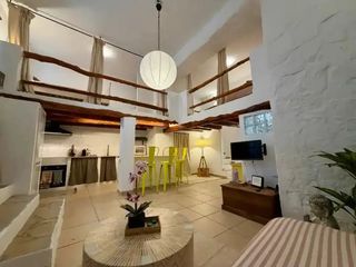 Lloguer Planta baixa  Carrer fosc. Encantador piso con vigas de madera en ibiza centro|2 dormitorio