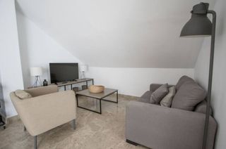 Rent Flat  Carrer de vidal de blanes. Lujoso y moderno apartamento( buhardilla ) en alquiler temporal