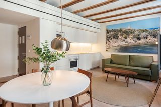 Rent Apartment  Carrer de borrull. Piso recién reformado ideal para parejas