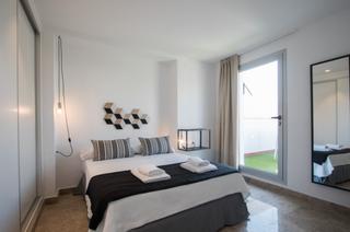 Rent Penthouse  Carrer de vidal de blanes. Lujoso y moderno atico en alquiler temporal situado en el marine