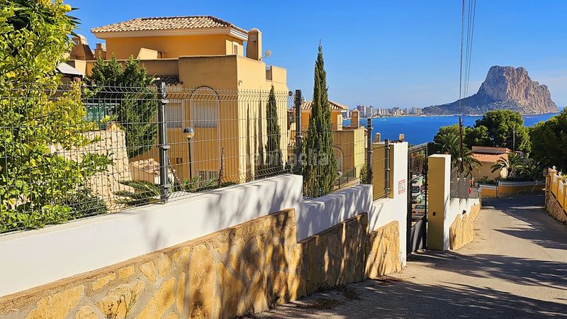 Foto 39a9d98a-bb72-4fd4-bf09-f47d1ed9e22d. Casa adossada amb aparcament piscina a Maryvilla Calp