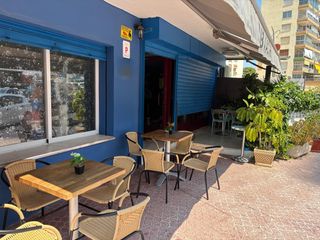 Locale commerciale in Avenida rosa de los vientos 10. Local con licencia de pub a 150m de la playa la fossa.
