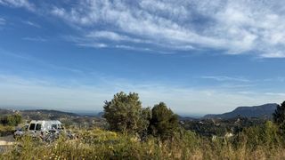Appartement  Carrer de calp 6. Amplio apartamento con una buena ubicación.