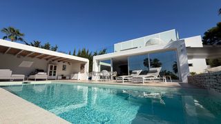 Xalet  Calle jaén. Chalet independiente con piscina climatizada y orientación sur e