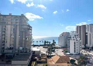Apartamento  Avenida juan carlos i. Bonito apartameto con vistas al peñon y al mar.