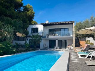 Chalet  Partida enchinent. Villa renovada y ubicada en una zona privilegiada de calpe.