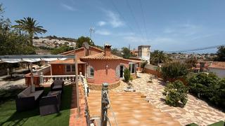 Xalet  Partida cometa iii. Villa con un apartamento para invitados.