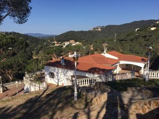 Chalet in Canyelles. Magnífica villa mediterránea en cala canyelles  lloret de mar