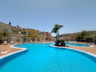 Appartamento  Avenida la arenita. Apartamento con jardín y piscina cerca del mar