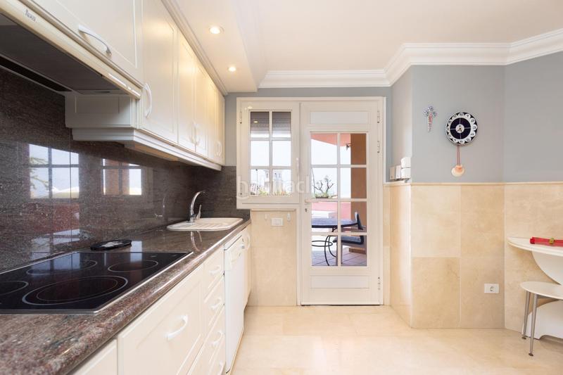 Foto 147ddbcf-fa1e-4cb1-bb61-7338a87901f3. Apartamento en avenida av. de bruselas vivir cómodamente con vistas al mar en Adeje