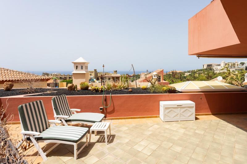 Foto 40a319a4-d547-4870-8e42-78fd8d71b184. Apartamento en avenida av. de bruselas vivir cómodamente con vistas al mar en Adeje