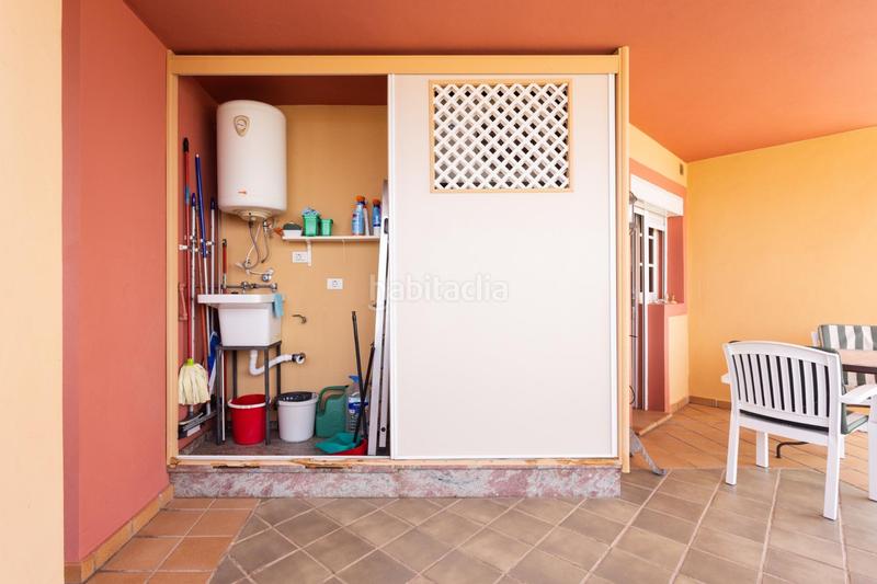 Foto 67d060f2-0d89-47b3-b95f-cb843b0d79dc. Apartamento en avenida av. de bruselas vivir cómodamente con vistas al mar en Adeje