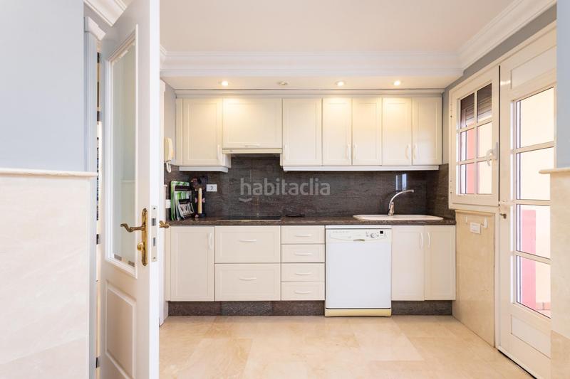 Foto a2e33ab1-a3d0-427b-81a2-af50c522c723. Apartamento en avenida av. de bruselas vivir cómodamente con vistas al mar en Adeje
