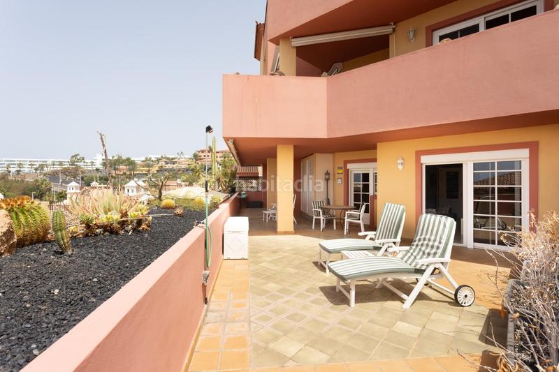 Foto d307047d-7b5d-4d9b-b660-f0feb120348c. Apartamento en avenida av. de bruselas vivir cómodamente con vistas al mar en Adeje