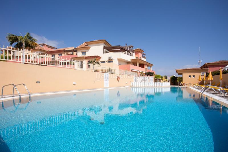 Foto d5b05544-e4e3-4bf4-8dfd-c0aca919bb62. Apartamento en avenida av. de bruselas vivir cómodamente con vistas al mar en Adeje